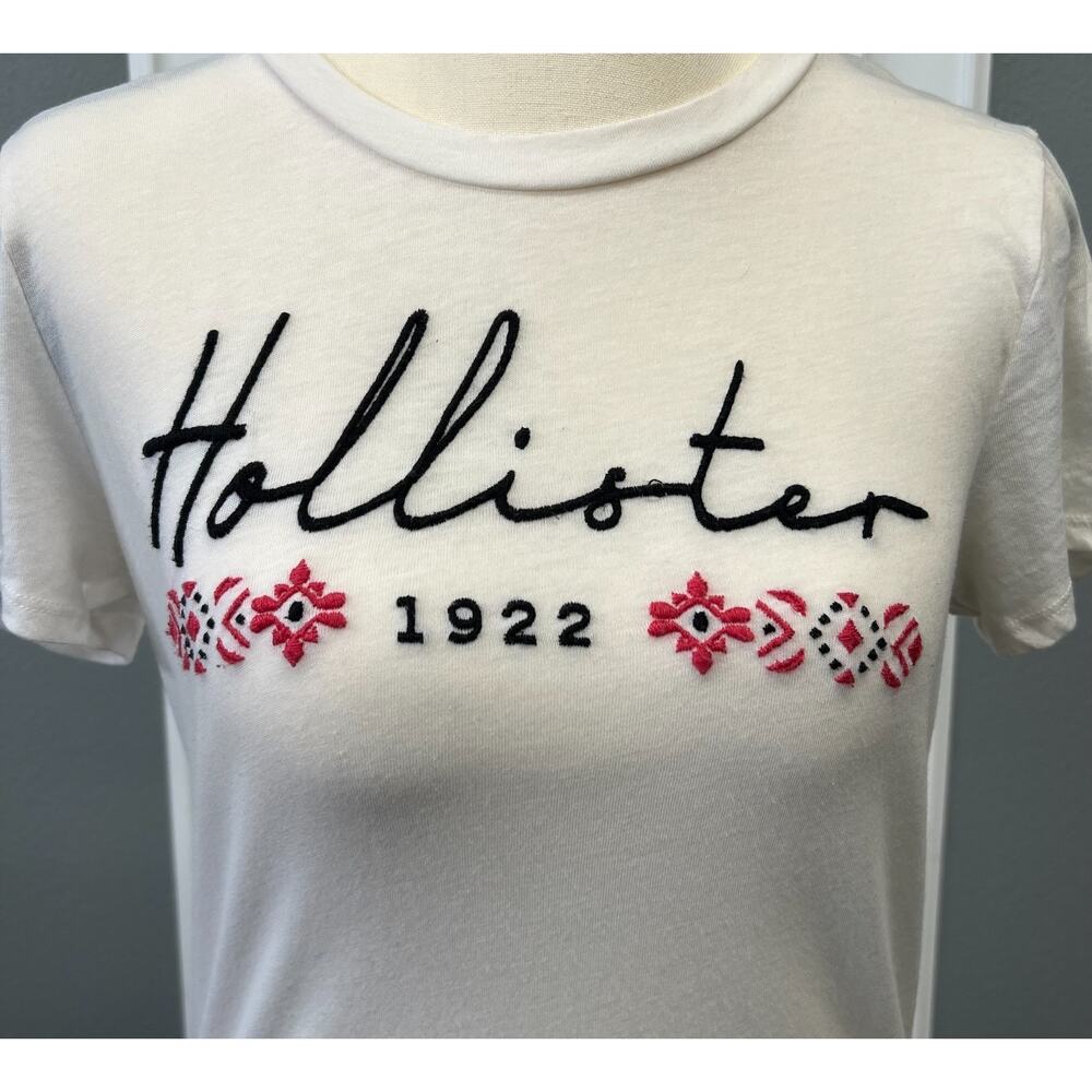 Hollister White Embroidered “Hollister 1922” Tee – Women’s Medium